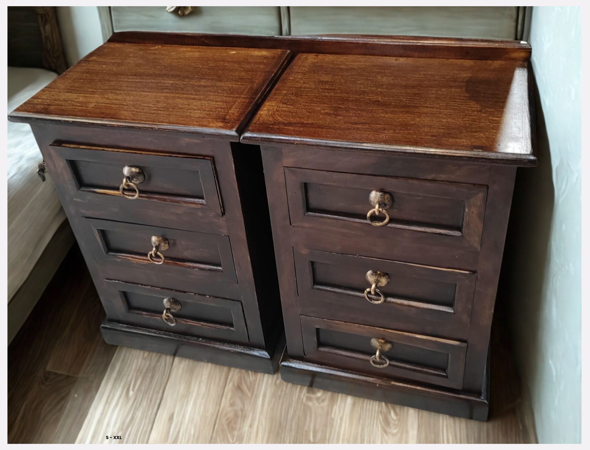 mesa de noche colonial